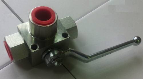 Кран шаровой трёхходовой