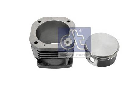 Цилиндр компрессора с поршнем